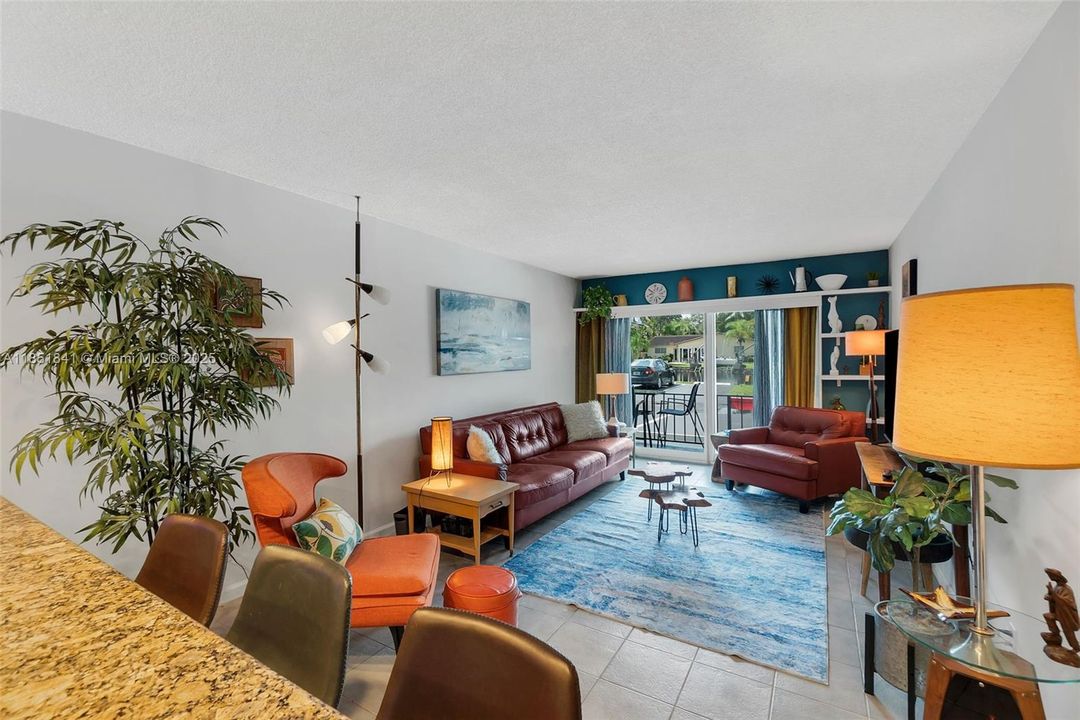 Vendido Recientemente: $299,000 (2 camas, 2 baños, 1000 Pies cuadrados)