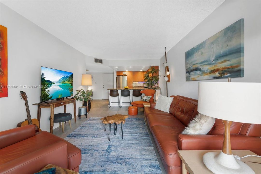 Vendido Recientemente: $299,000 (2 camas, 2 baños, 1000 Pies cuadrados)