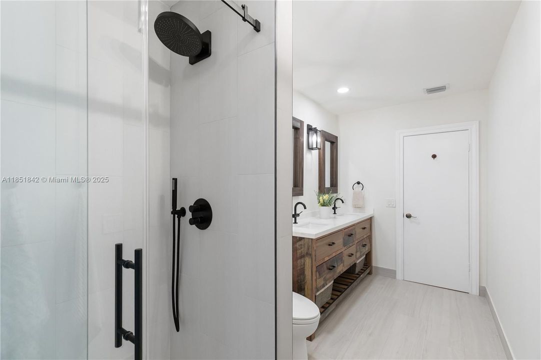 Recently Sold: $1,969,000 (5 beds, 3 baths, 3692 Square Feet)