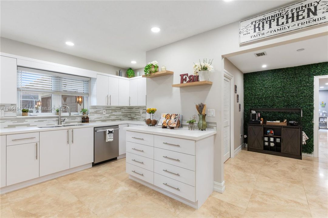 Recently Sold: $1,969,000 (5 beds, 3 baths, 3692 Square Feet)