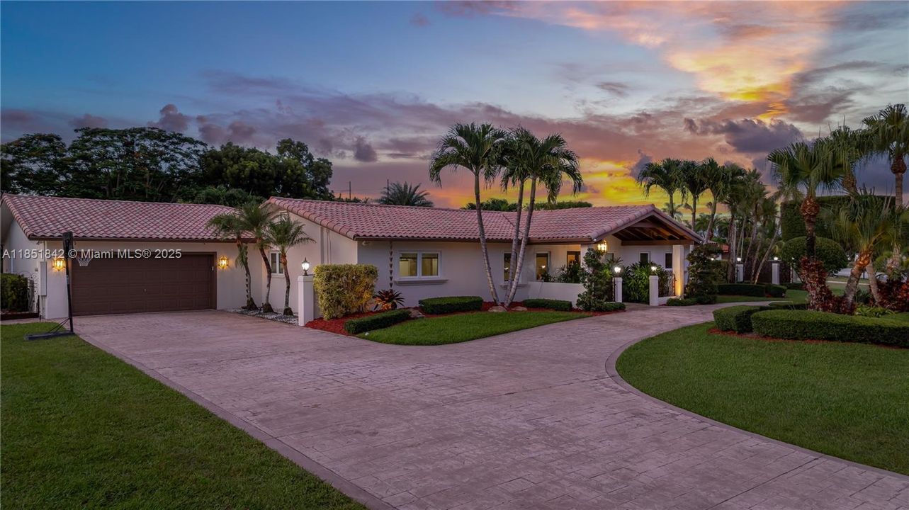 Recently Sold: $1,969,000 (5 beds, 3 baths, 3692 Square Feet)