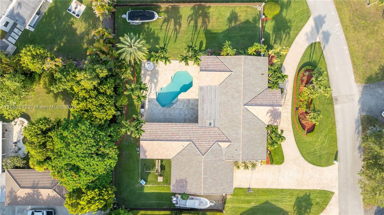 Recently Sold: $1,969,000 (5 beds, 3 baths, 3692 Square Feet)