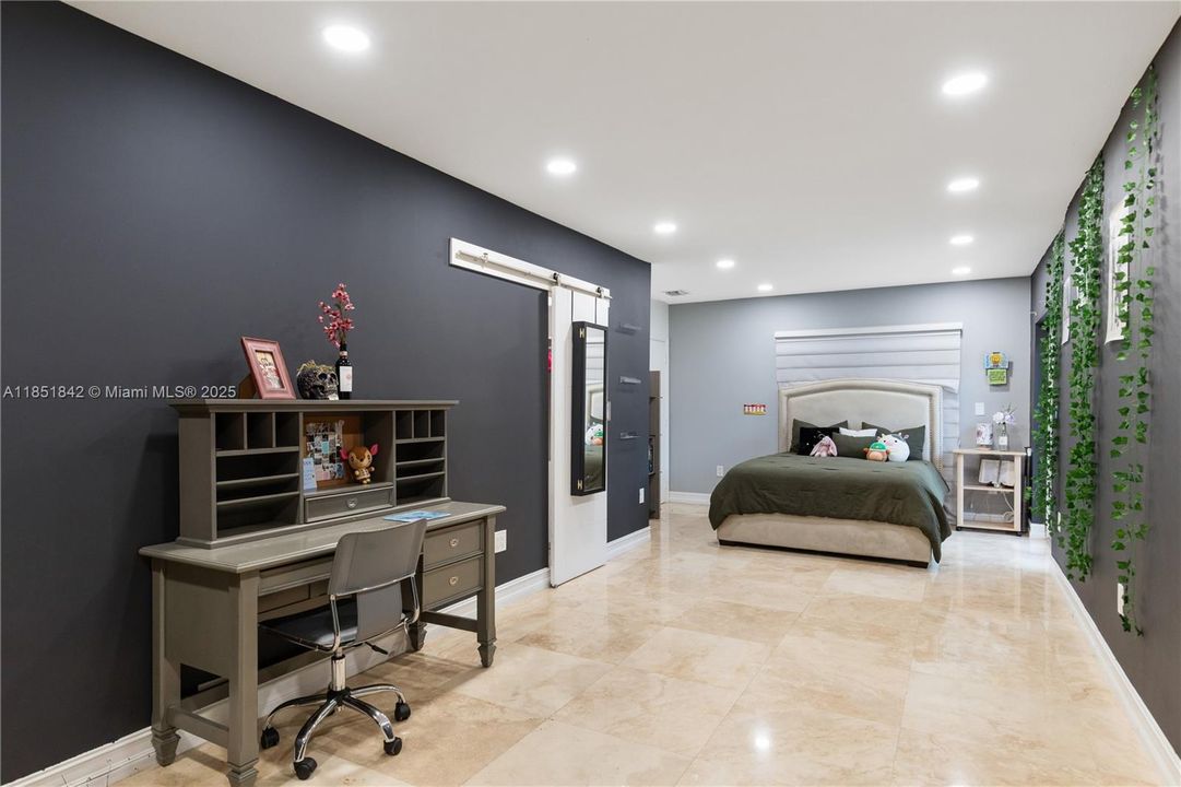 Recently Sold: $1,969,000 (5 beds, 3 baths, 3692 Square Feet)