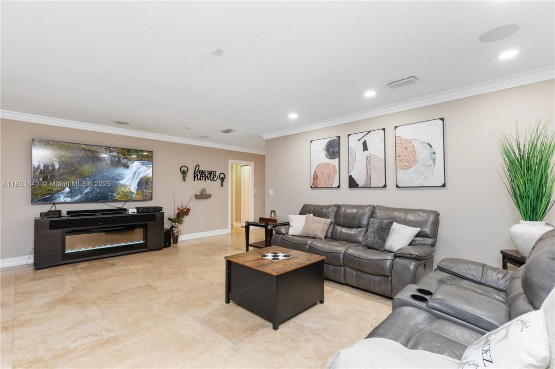 Recently Sold: $1,969,000 (5 beds, 3 baths, 3692 Square Feet)