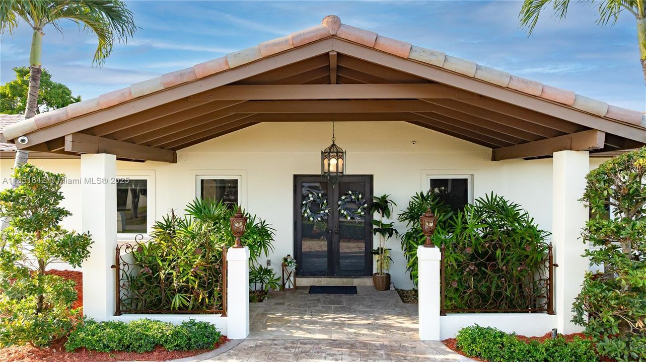 Recently Sold: $1,969,000 (5 beds, 3 baths, 3692 Square Feet)