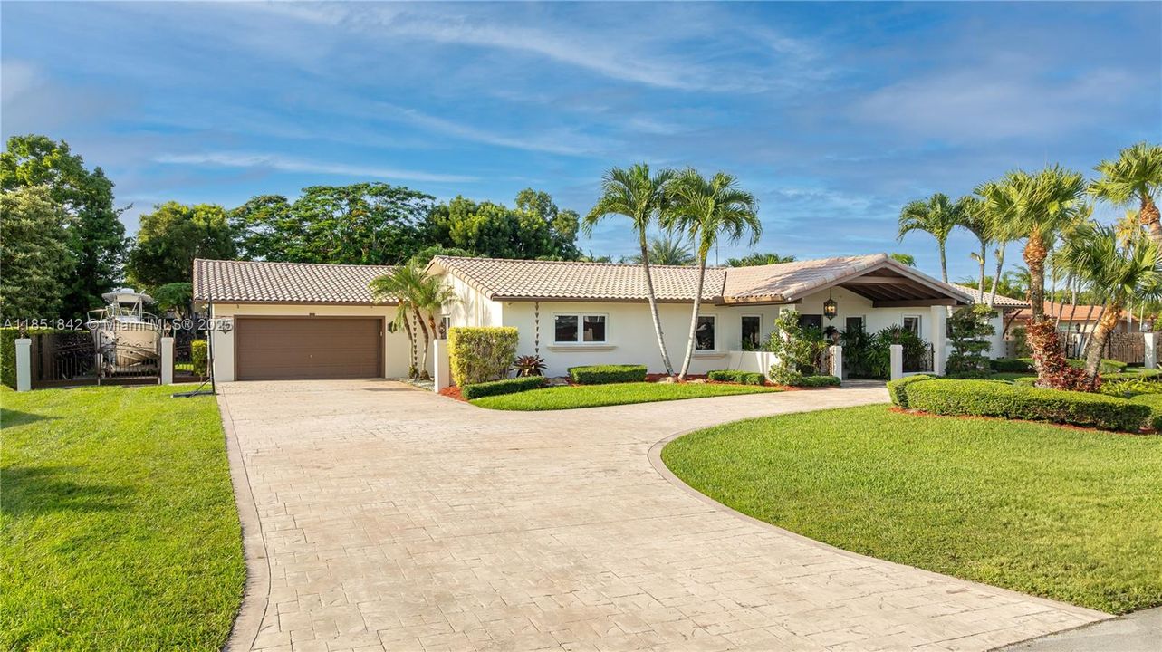 Recently Sold: $1,969,000 (5 beds, 3 baths, 3692 Square Feet)