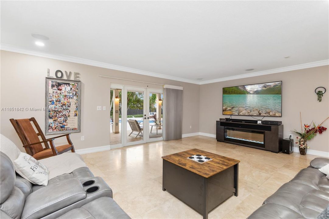 Recently Sold: $1,969,000 (5 beds, 3 baths, 3692 Square Feet)