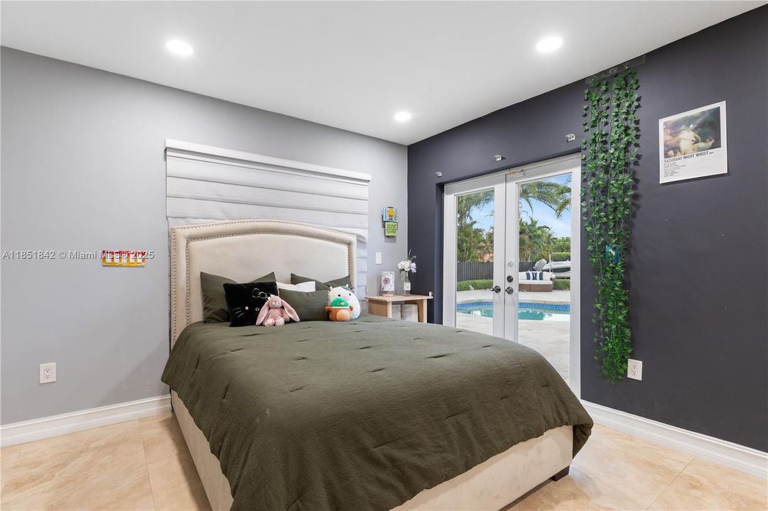 Recently Sold: $1,969,000 (5 beds, 3 baths, 3692 Square Feet)