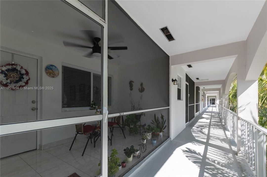 For Sale: $185,000 (1 beds, 1 baths, 800 Square Feet)