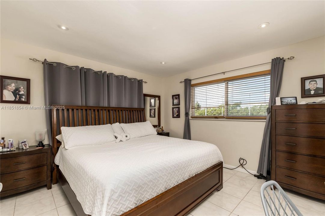 For Sale: $185,000 (1 beds, 1 baths, 800 Square Feet)