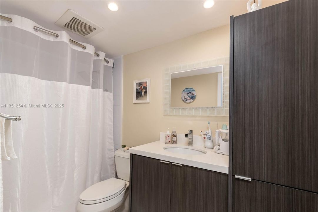 For Sale: $185,000 (1 beds, 1 baths, 800 Square Feet)