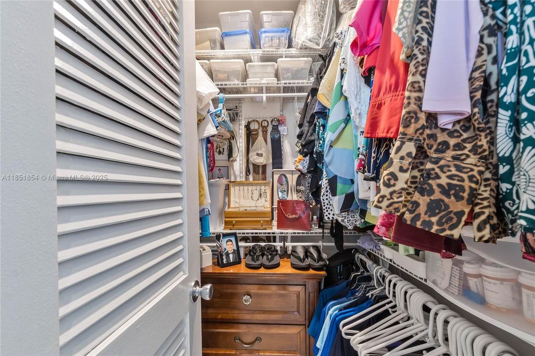 For Sale: $185,000 (1 beds, 1 baths, 800 Square Feet)