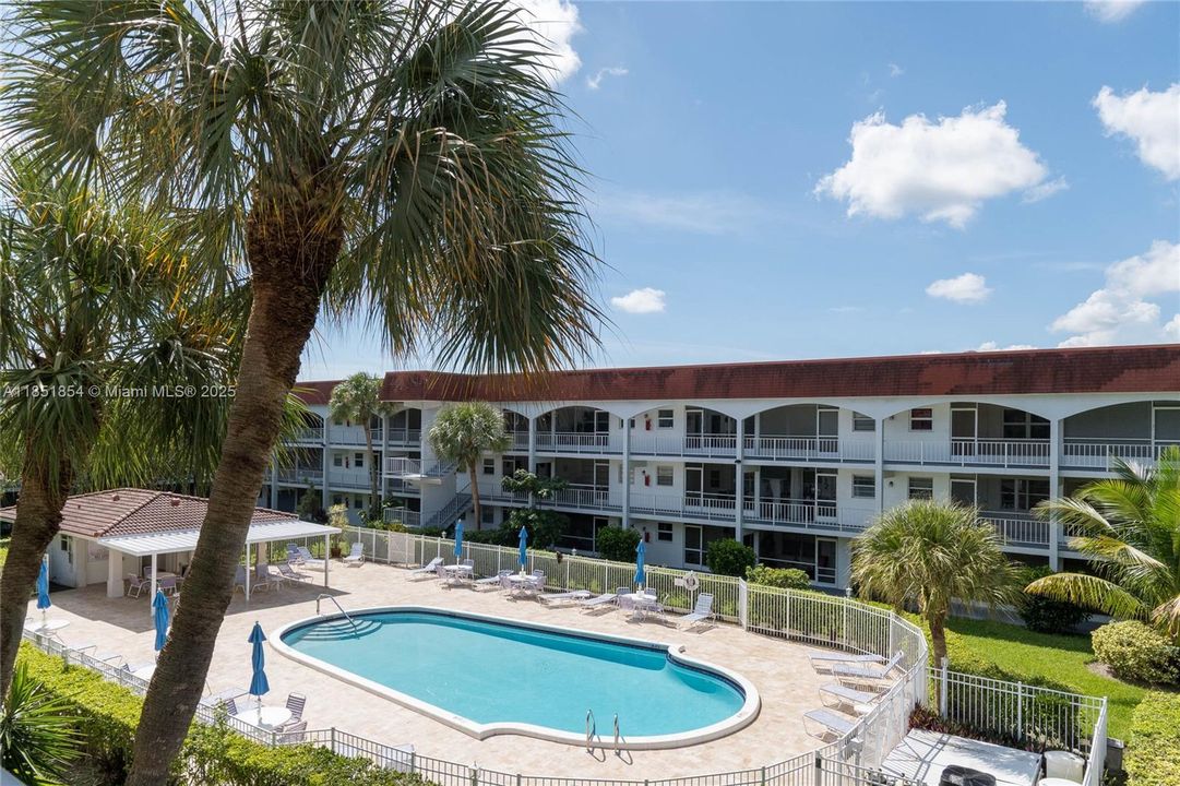 For Sale: $185,000 (1 beds, 1 baths, 800 Square Feet)