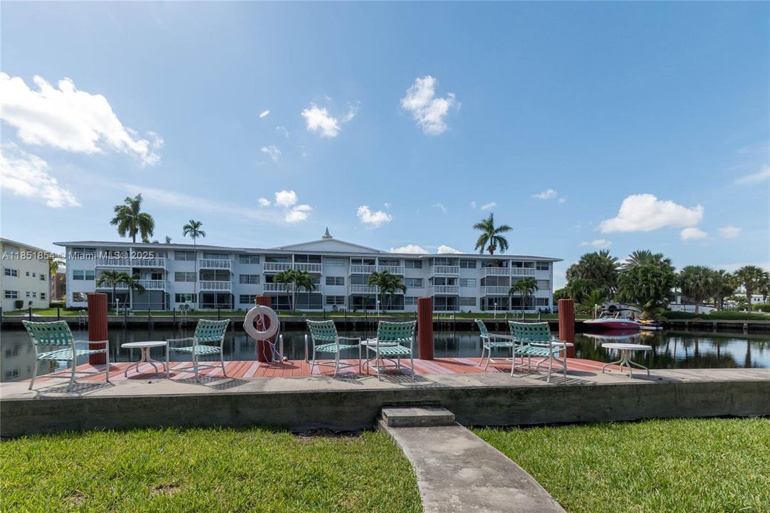 For Sale: $185,000 (1 beds, 1 baths, 800 Square Feet)