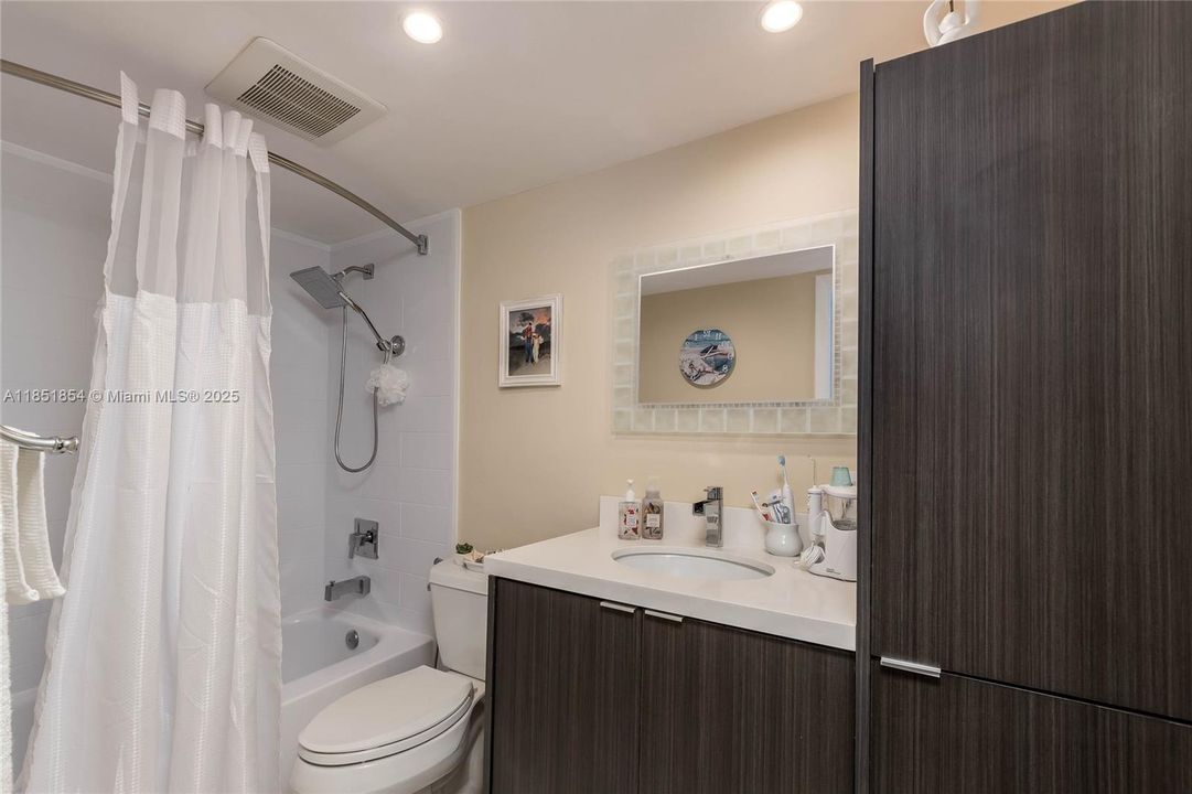 For Sale: $185,000 (1 beds, 1 baths, 800 Square Feet)