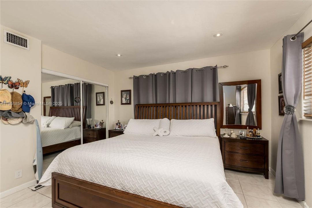 For Sale: $185,000 (1 beds, 1 baths, 800 Square Feet)