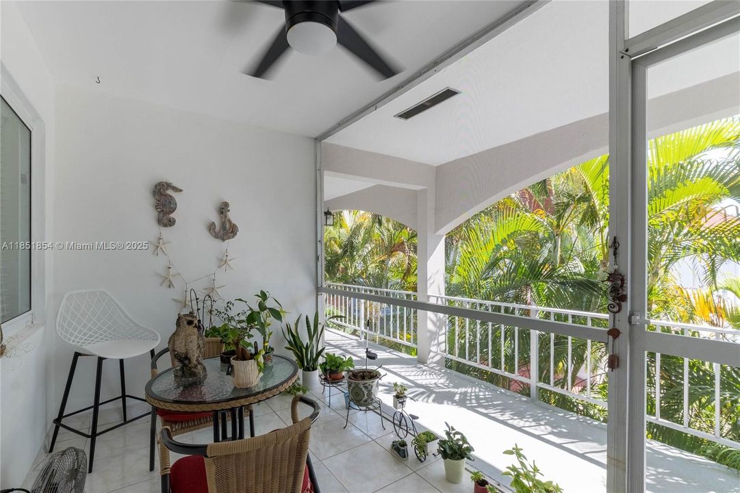 For Sale: $185,000 (1 beds, 1 baths, 800 Square Feet)