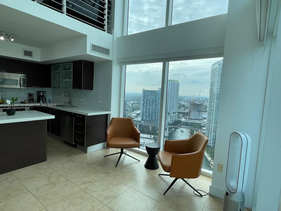 Vendido Recientemente: $639,900 (2 camas, 2 baños, 1267 Pies cuadrados)