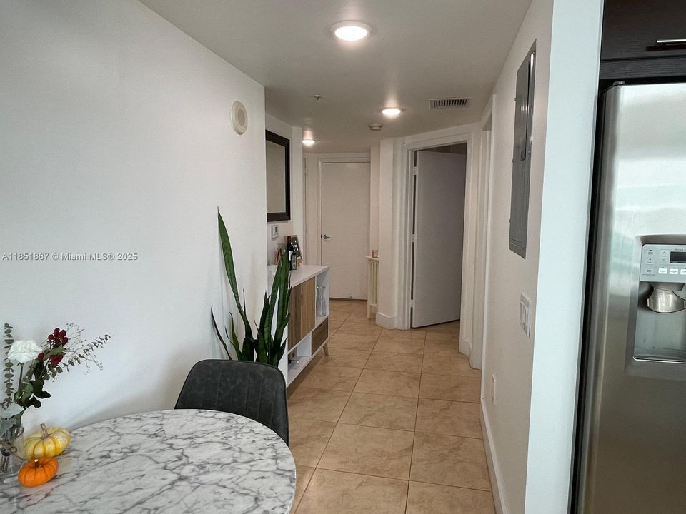 Vendido Recientemente: $639,900 (2 camas, 2 baños, 1267 Pies cuadrados)