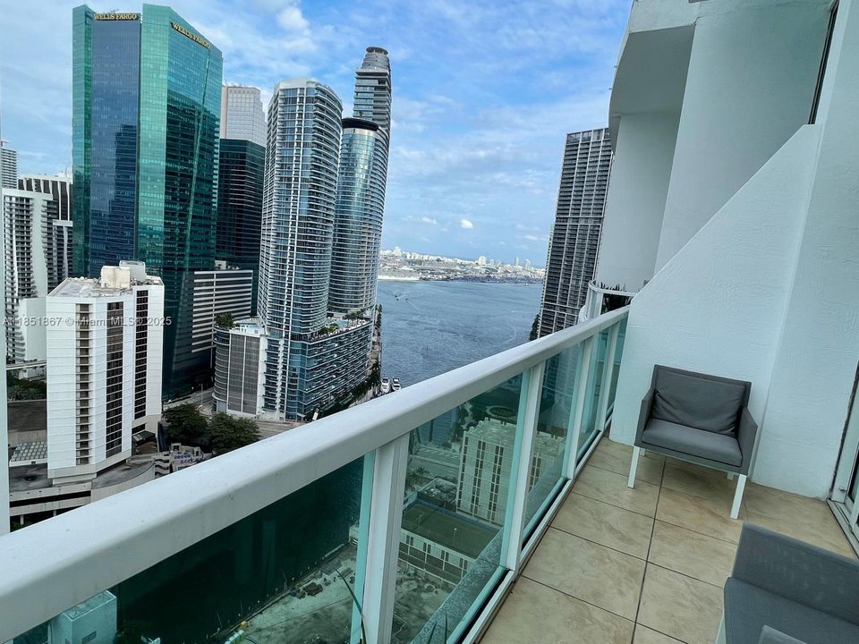 Vendido Recientemente: $639,900 (2 camas, 2 baños, 1267 Pies cuadrados)