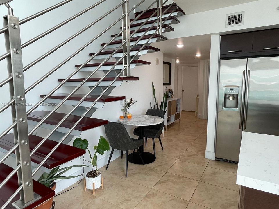 Vendido Recientemente: $639,900 (2 camas, 2 baños, 1267 Pies cuadrados)