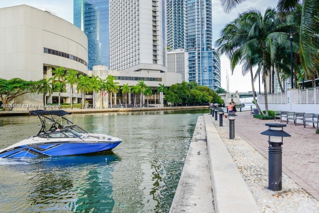 Vendido Recientemente: $639,900 (2 camas, 2 baños, 1267 Pies cuadrados)