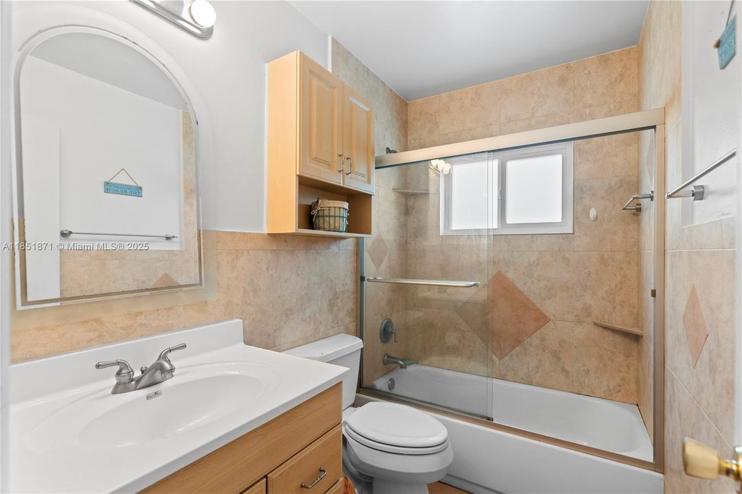 Недавно продано: $439,500 (3 спален, 2 ванн, 1570 Квадратных фут)