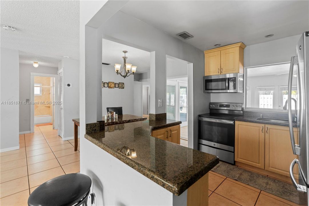 Недавно продано: $439,500 (3 спален, 2 ванн, 1570 Квадратных фут)