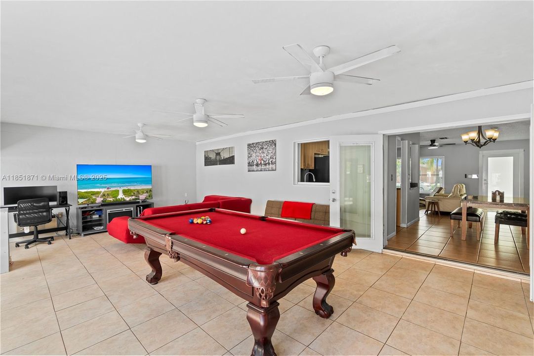 Недавно продано: $439,500 (3 спален, 2 ванн, 1570 Квадратных фут)