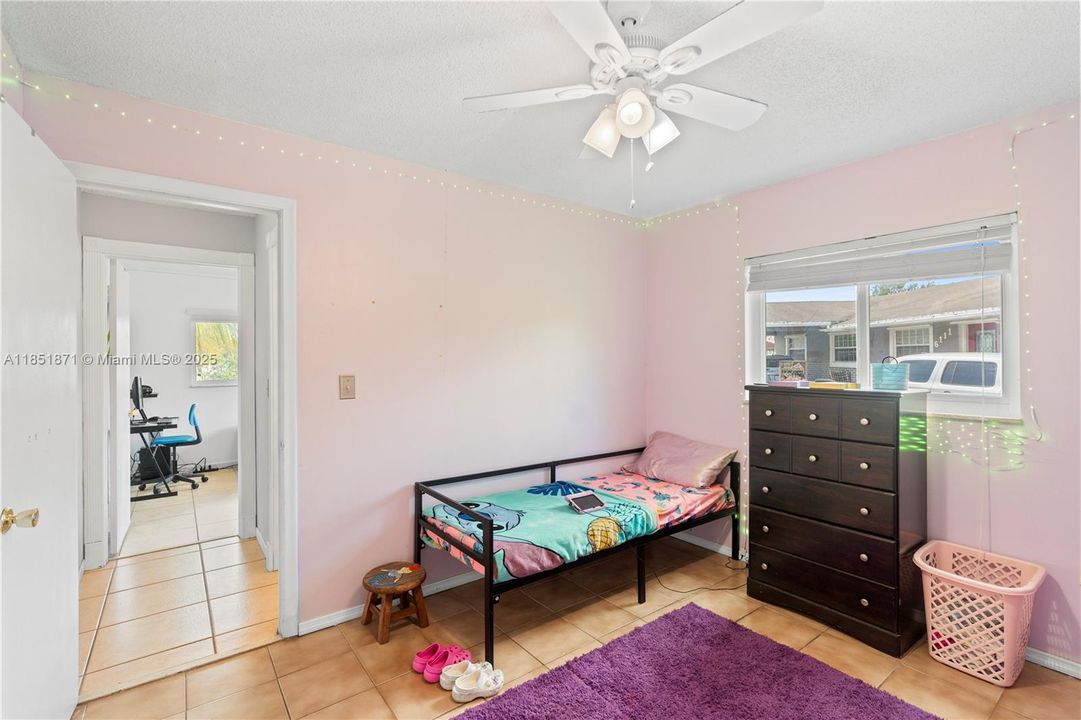 Недавно продано: $439,500 (3 спален, 2 ванн, 1570 Квадратных фут)