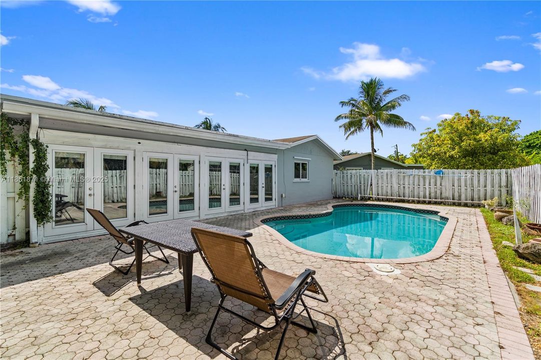 Недавно продано: $439,500 (3 спален, 2 ванн, 1570 Квадратных фут)