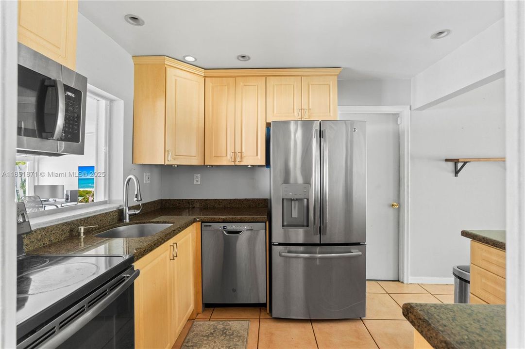 Недавно продано: $439,500 (3 спален, 2 ванн, 1570 Квадратных фут)