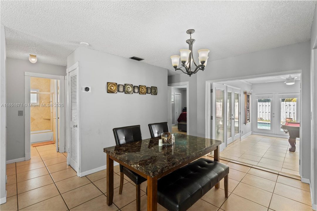 Недавно продано: $439,500 (3 спален, 2 ванн, 1570 Квадратных фут)