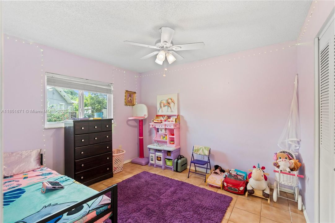 Недавно продано: $439,500 (3 спален, 2 ванн, 1570 Квадратных фут)