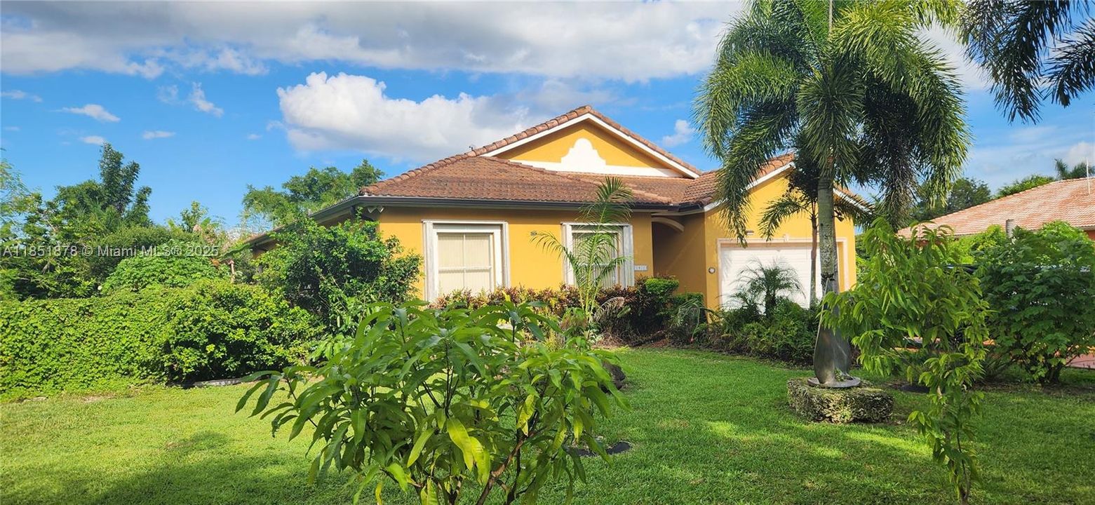 For Sale: $995,000 (4 beds, 2 baths, 1834 Square Feet)