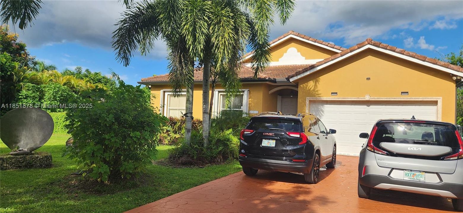 For Sale: $995,000 (4 beds, 2 baths, 1834 Square Feet)