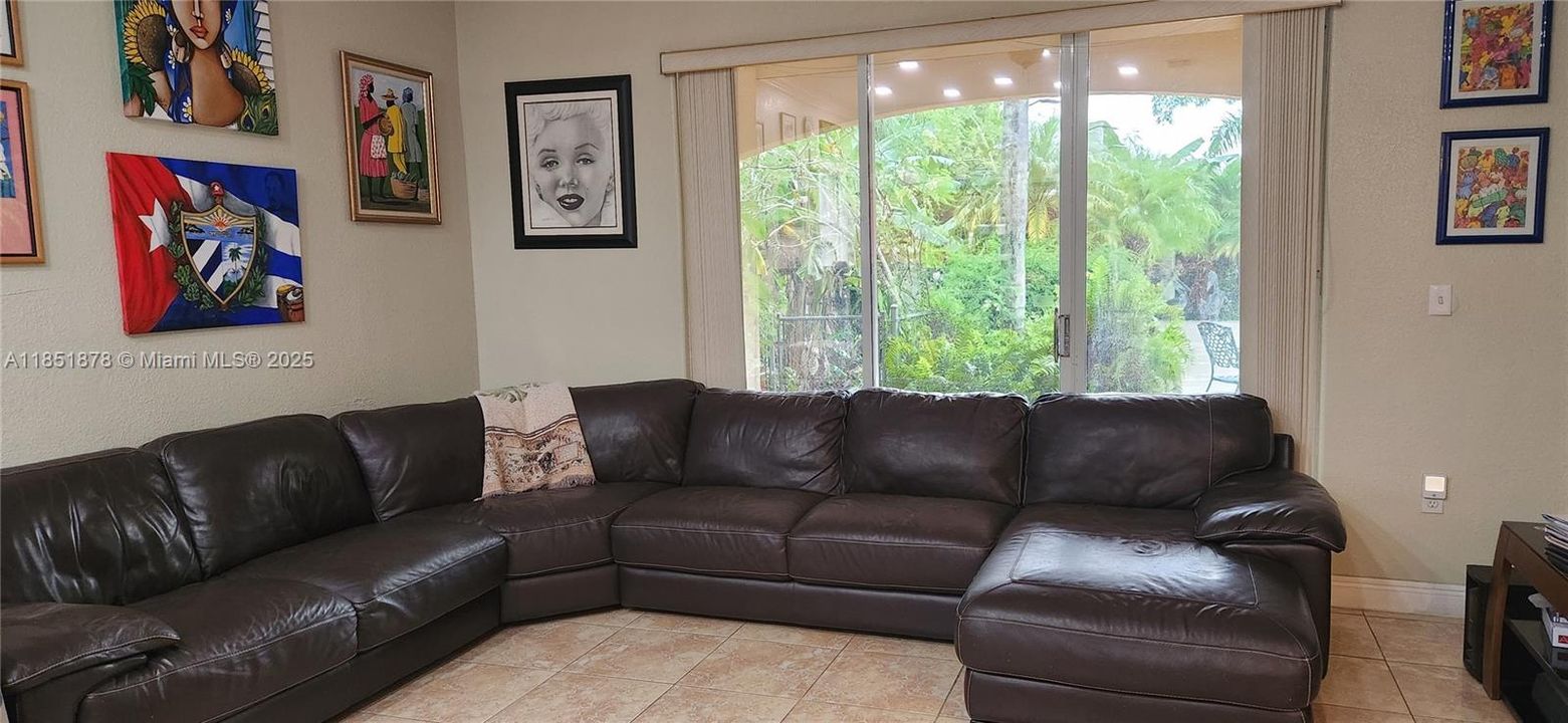 For Sale: $995,000 (4 beds, 2 baths, 1834 Square Feet)