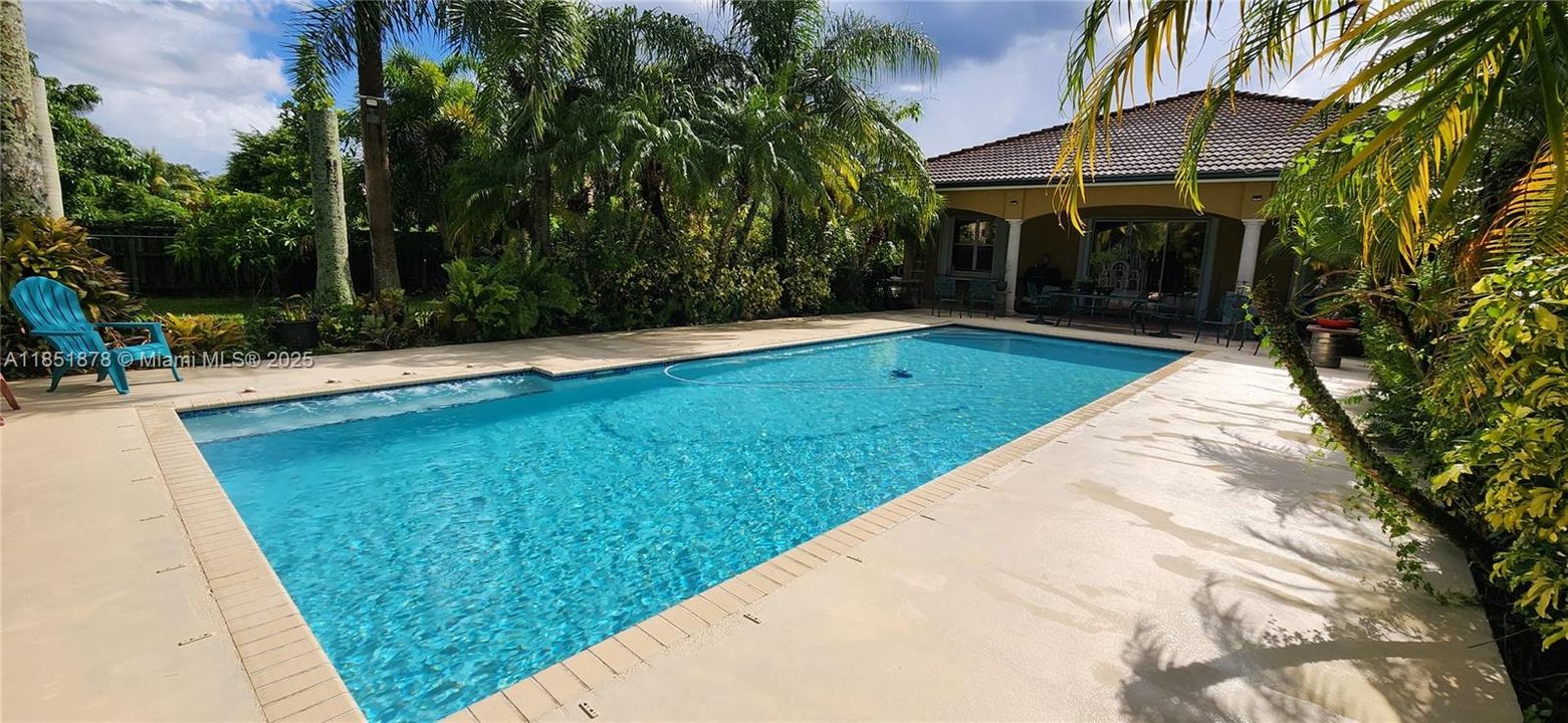 For Sale: $995,000 (4 beds, 2 baths, 1834 Square Feet)