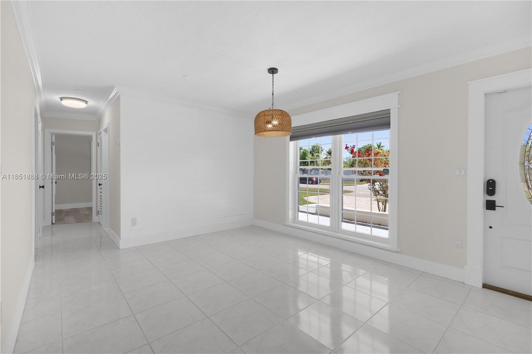 Recently Rented: $4,300 (4 beds, 2 baths, 1972 Square Feet)