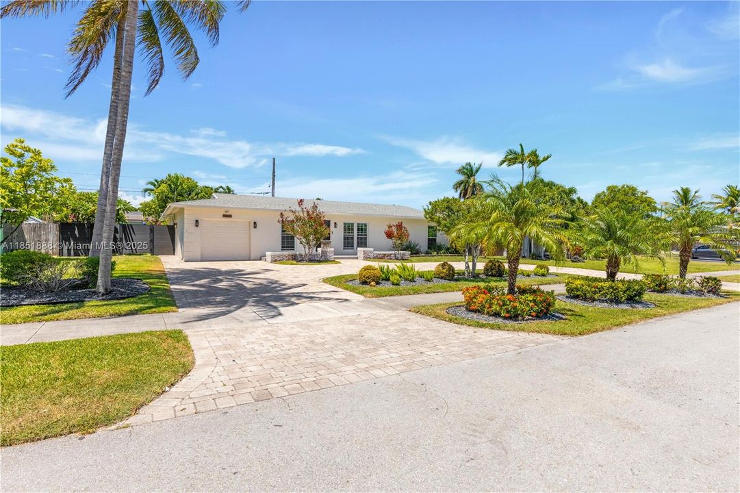 Recently Rented: $4,300 (4 beds, 2 baths, 1972 Square Feet)