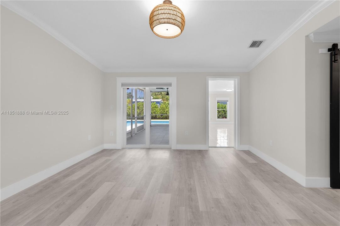 Recently Rented: $4,300 (4 beds, 2 baths, 1972 Square Feet)