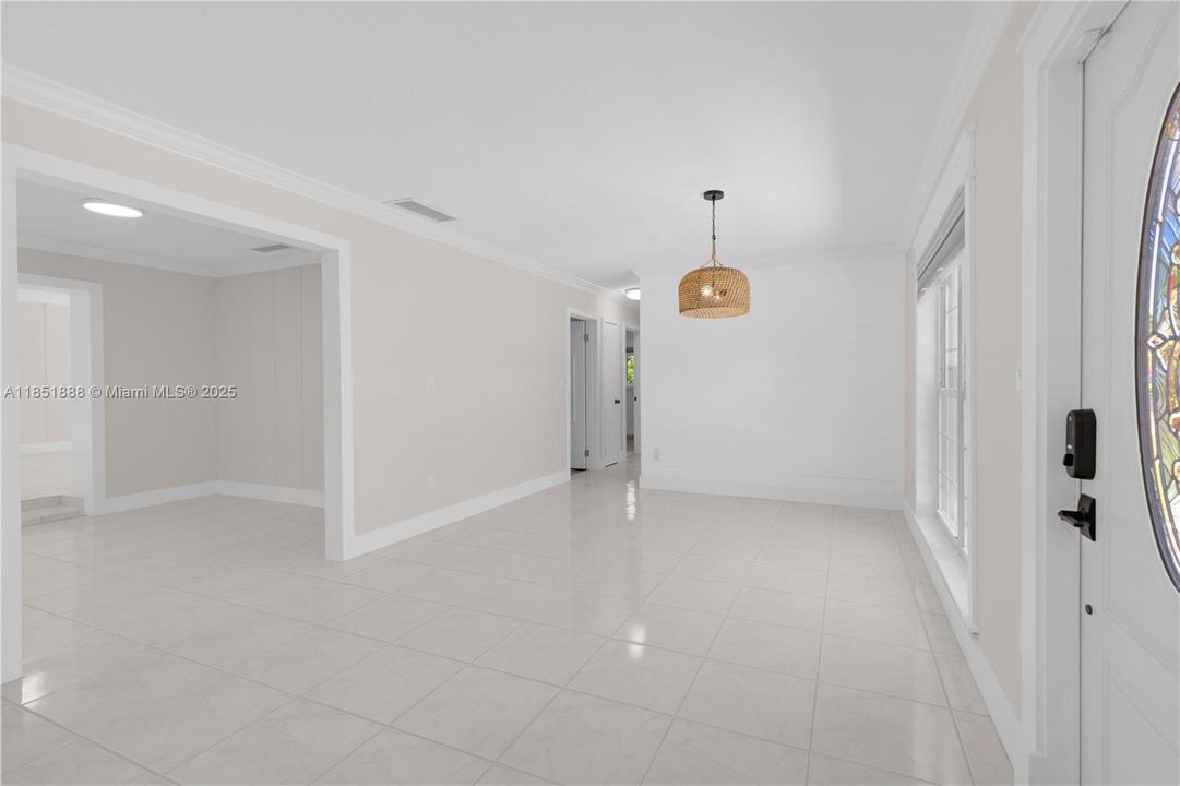 Recently Rented: $4,300 (4 beds, 2 baths, 1972 Square Feet)