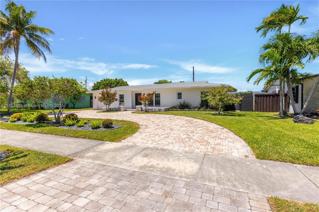 Recently Rented: $4,300 (4 beds, 2 baths, 1972 Square Feet)