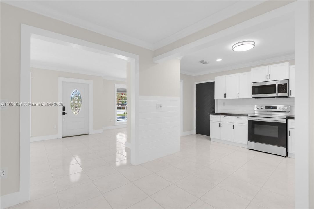 Recently Rented: $4,300 (4 beds, 2 baths, 1972 Square Feet)