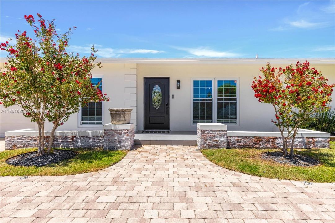 Recently Rented: $4,300 (4 beds, 2 baths, 1972 Square Feet)