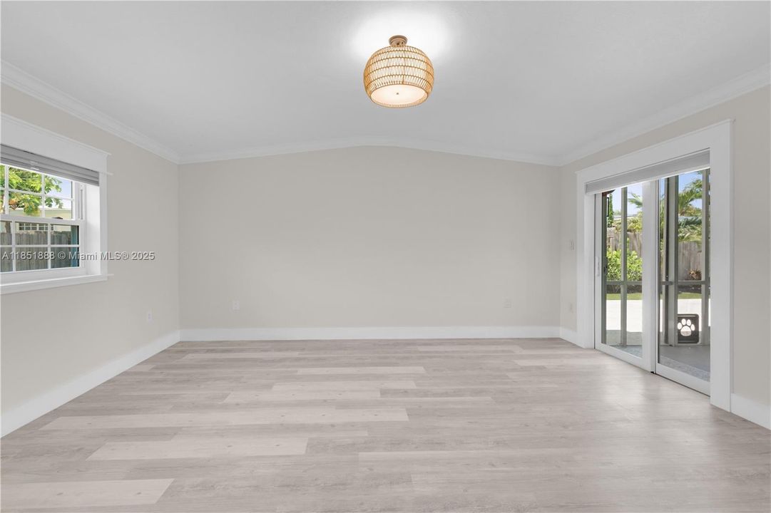 Recently Rented: $4,300 (4 beds, 2 baths, 1972 Square Feet)