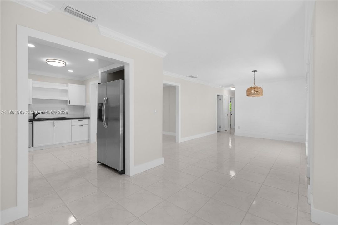 Recently Rented: $4,300 (4 beds, 2 baths, 1972 Square Feet)