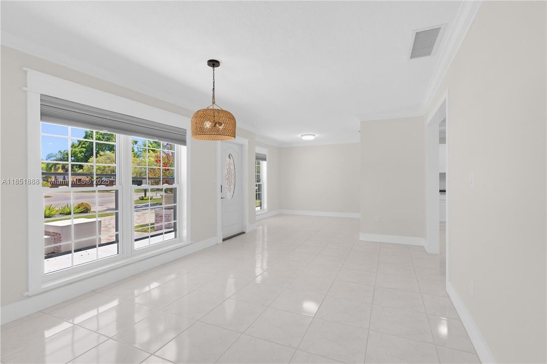 Recently Rented: $4,300 (4 beds, 2 baths, 1972 Square Feet)