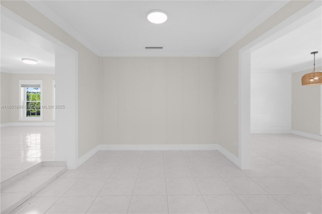 Recently Rented: $4,300 (4 beds, 2 baths, 1972 Square Feet)