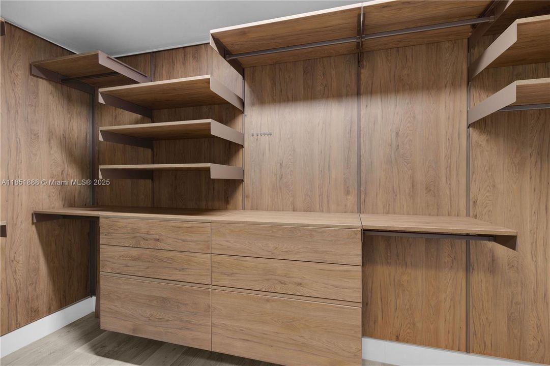 Recently Rented: $4,300 (4 beds, 2 baths, 1972 Square Feet)